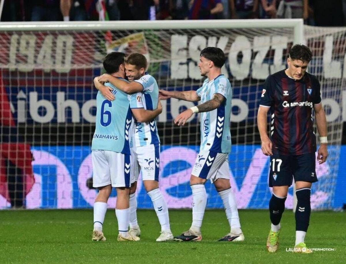 El Málaga CF brindó en el difícil campo eibarrés una superlativa "obra de arte".