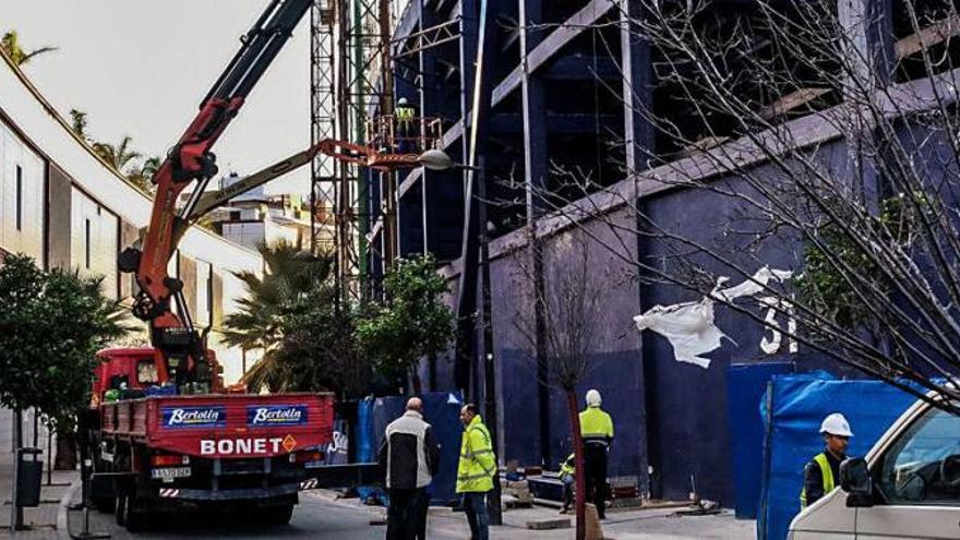 Los obreros trabajando en Navidad.