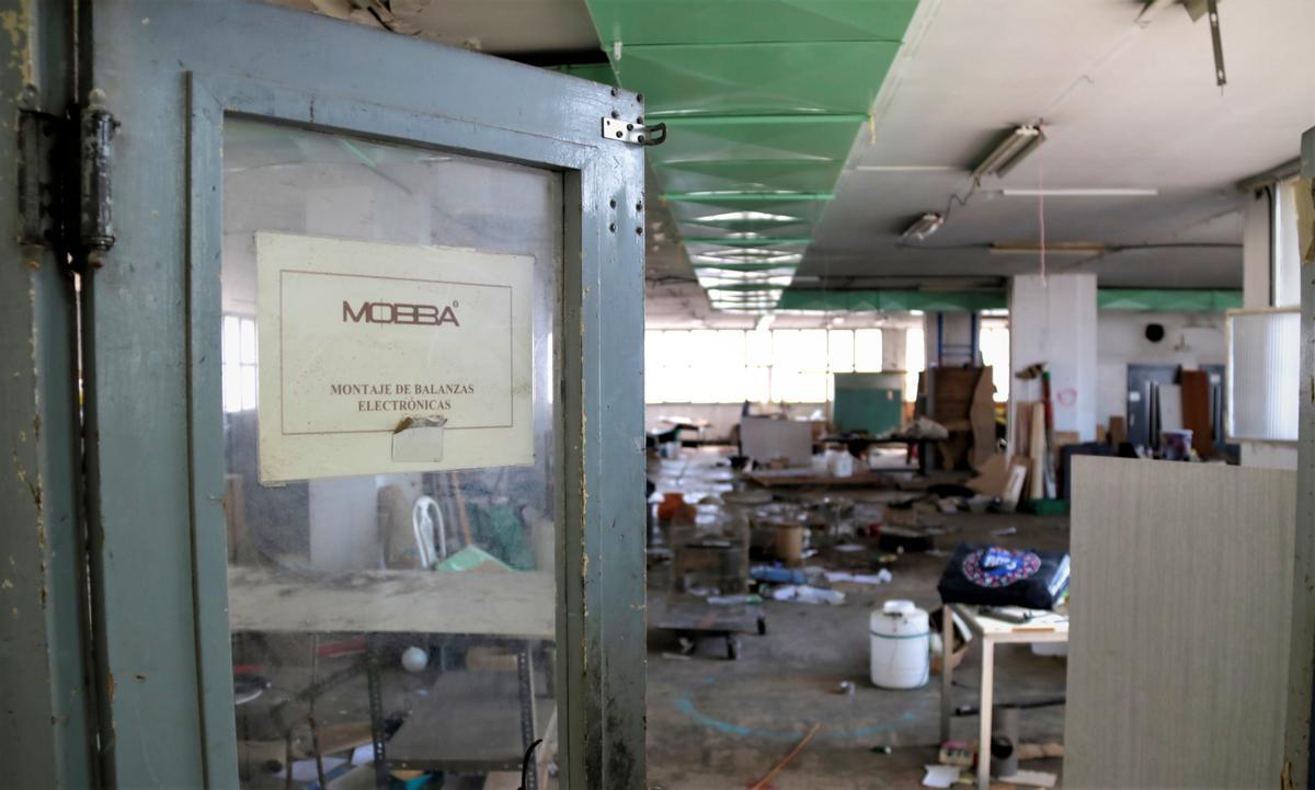 Interior de la antigua fábrica Mobba de Badalona.