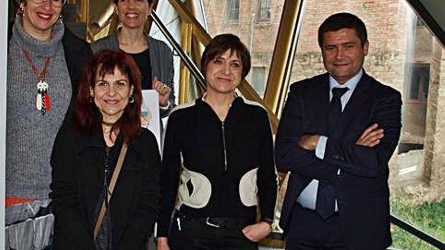 En primer terme, Roser Soler, Lourdes Fisa i Carles Caballero. Darrere, Anna Crespo i Laia Muns
