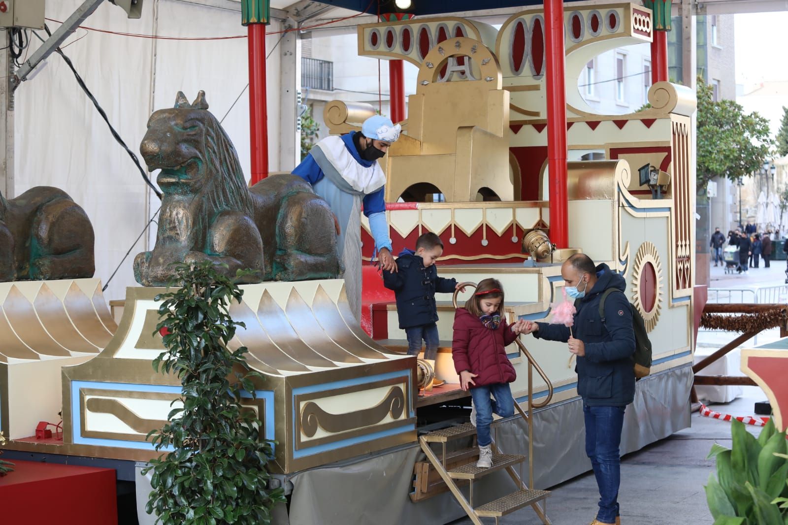 La Navidad se vive en la plaza del Pilar