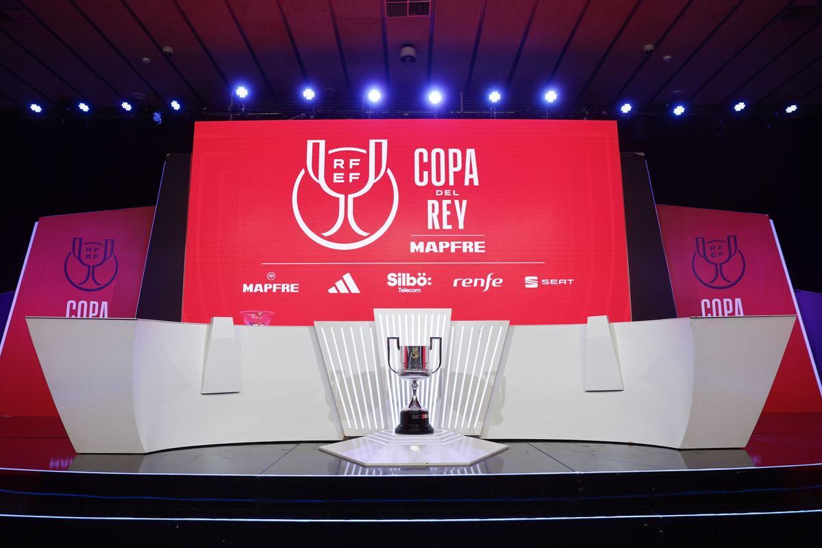 El trofeo de la Copa del Rey, cuya final se disputará el próximo sábado 26 de abril en el estadio de La Cartuja (Sevilla)