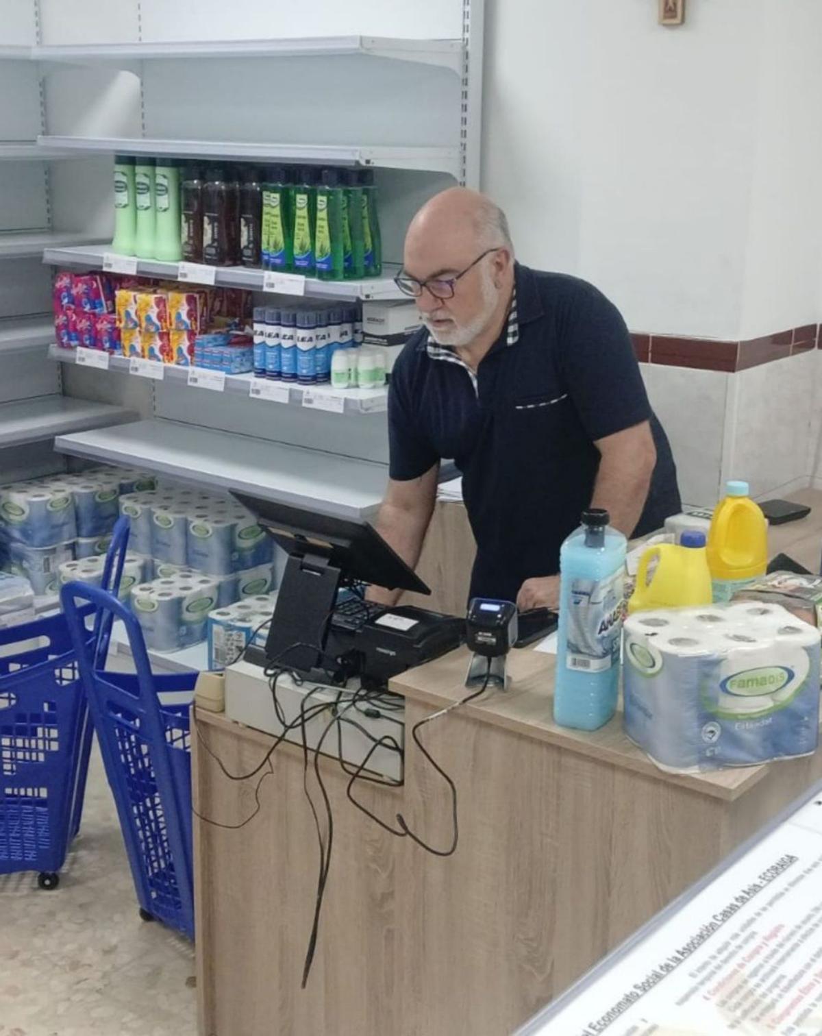 El nuevo economato social que llena las despensas de Antequera | L.O.