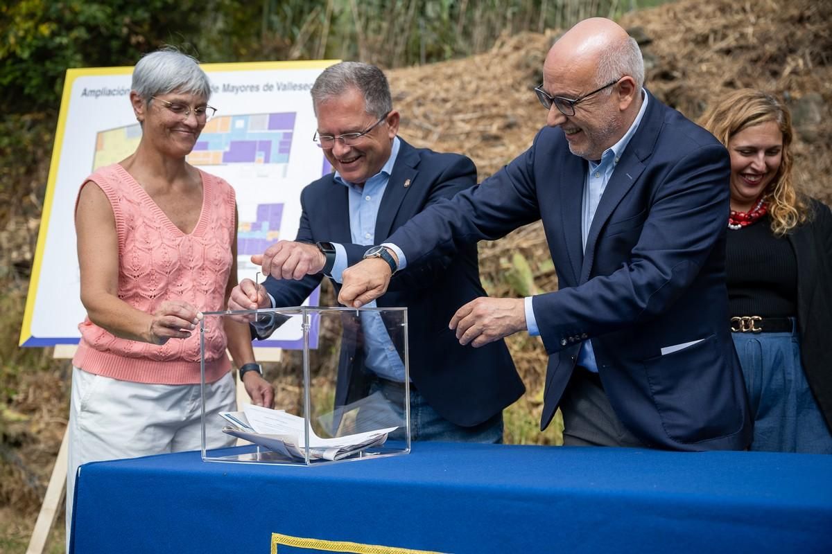 Colocación de la primera piedra de la ampliación de la Residencia de Mayores de Valleseco