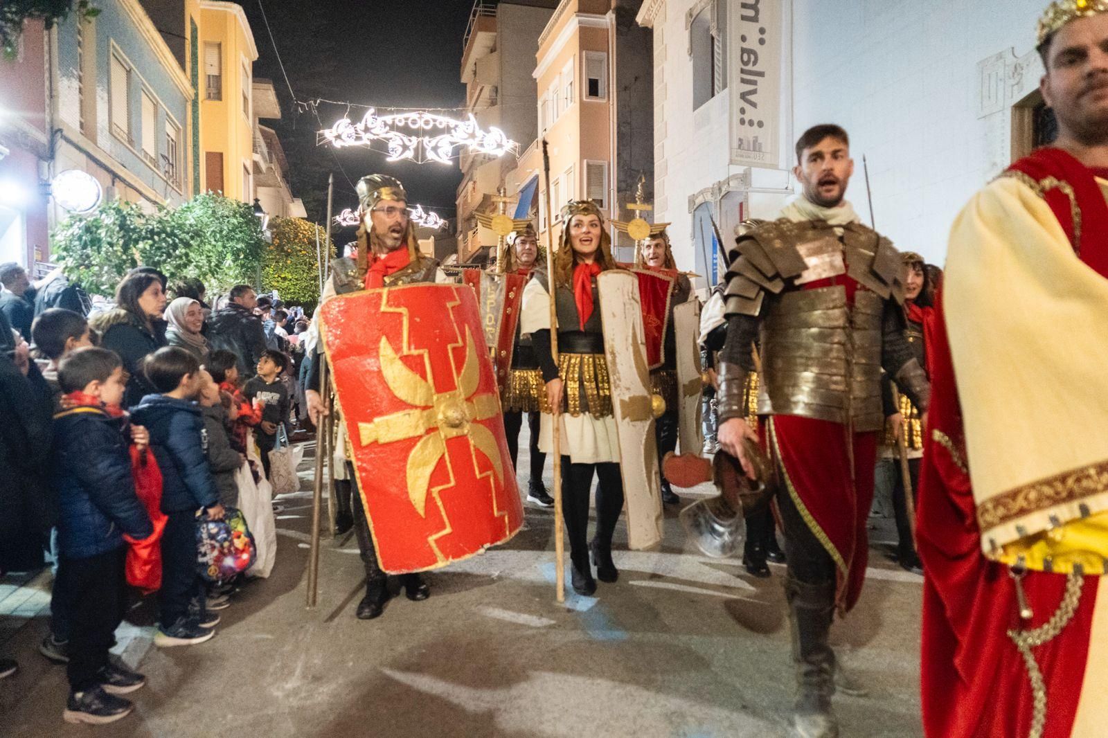 La Vila Joiosa recibe a los Reyes Magos por la puerta grande