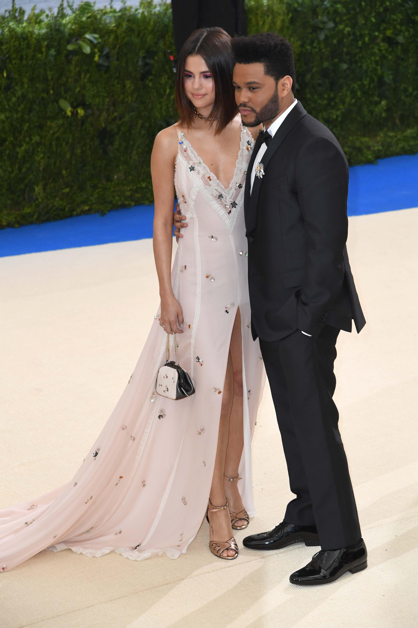 Selena Gómez, de Coach, junto a The Weeknd