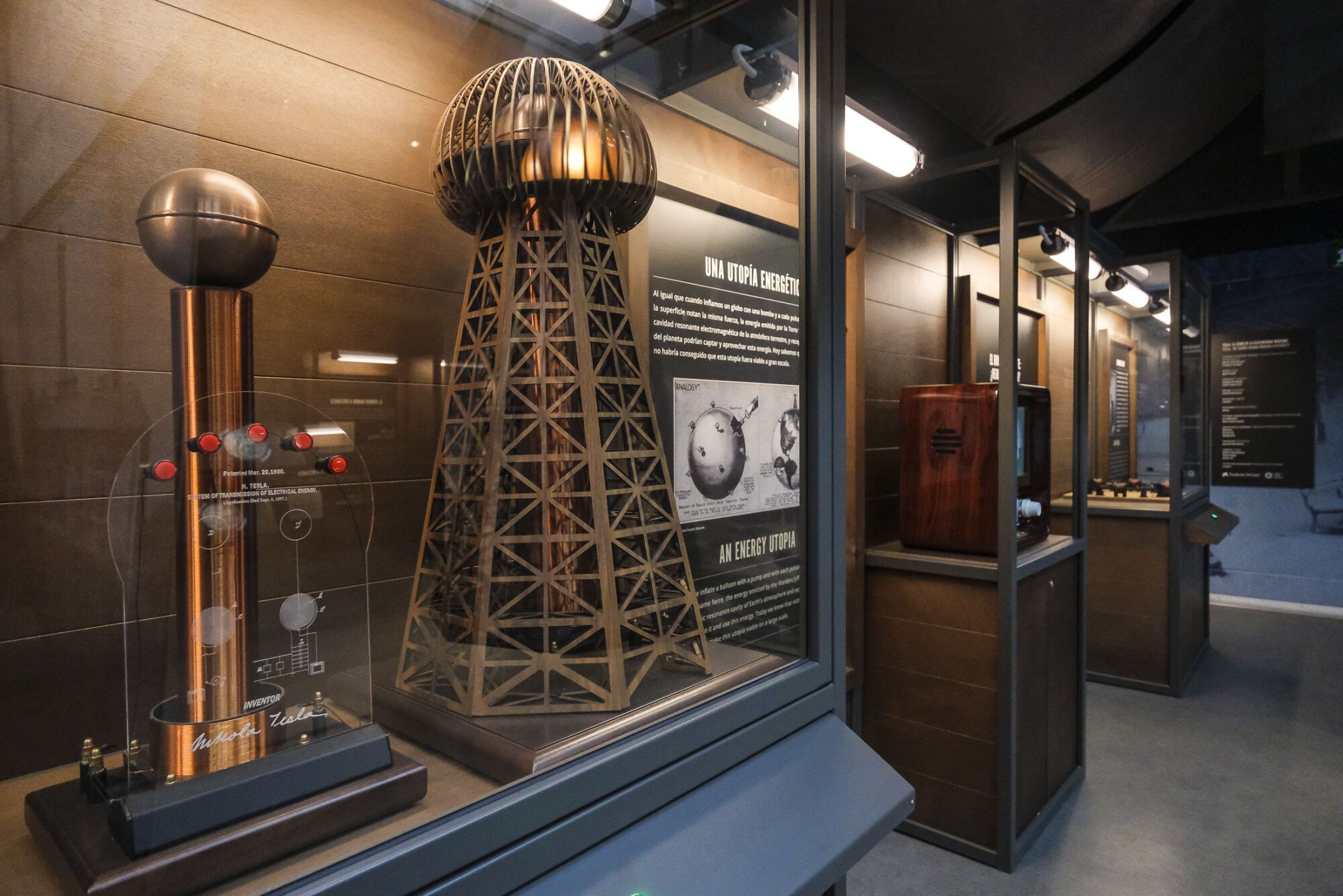 Exposición itinerante sobre Nikola Tesla en el parque de San Telmo