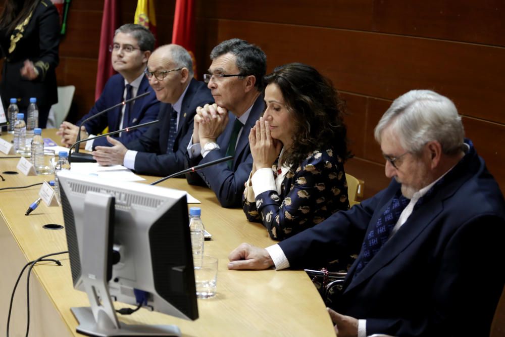 Presentación del cartel del Entierro de la Sardina y posterior reparto de pasteles de carne