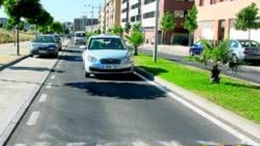 Instaladas bandas para reducir la velocidad en calles de Casa Plata