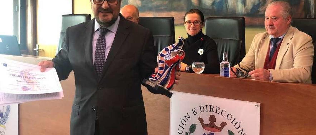 Juan Vázquez Gancedo, director general de la empresa, recogió el premio ayer en Santiago. // Faro