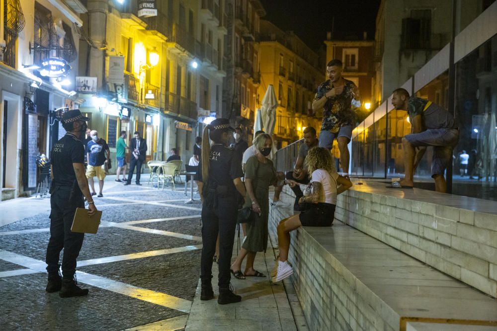Las dudas de los negocios y de los clientes marcan la primera jornada del aumento de las restricciones en la Comunidad Valenciana en la lucha “nocturna” contra el coronavirus