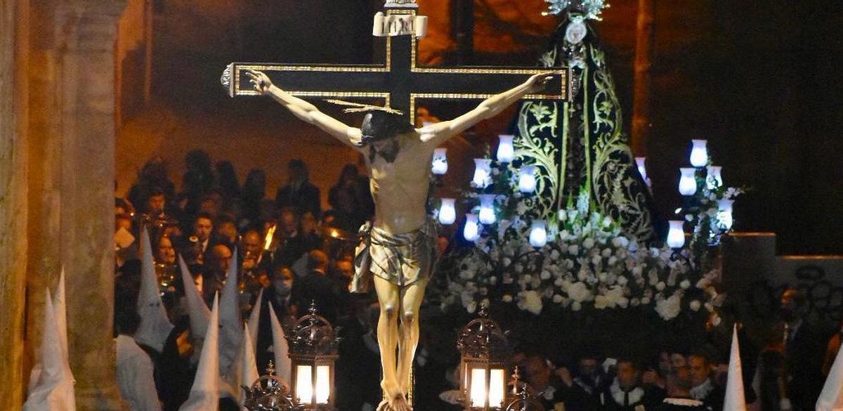 Una de las procesiones de la Semana Santa de Requena. / ED