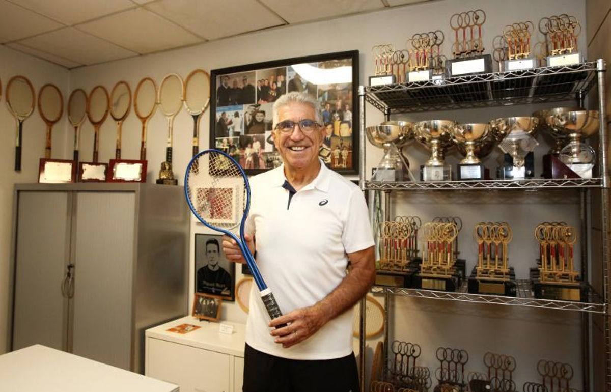La raqueta de aluminio con la que ganó el Masters y que le alivió el dolor en el brazo.