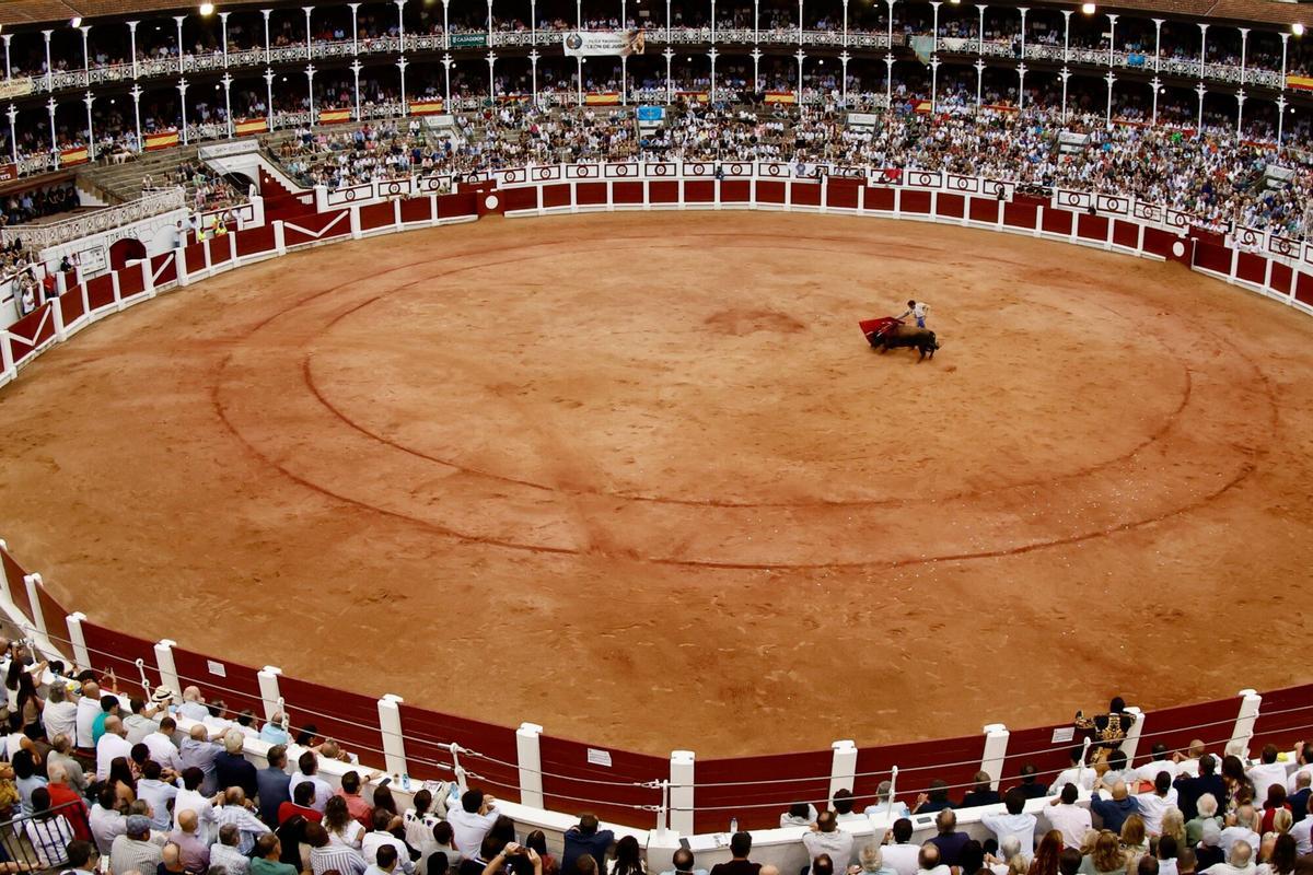 El triunfo de Roca Rey en la feria taurina de Gijón, en imágenes