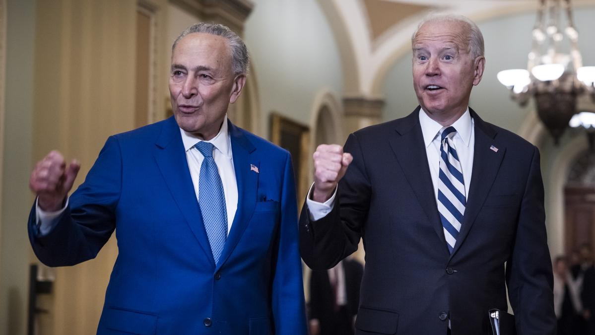 Biden y Schumer.