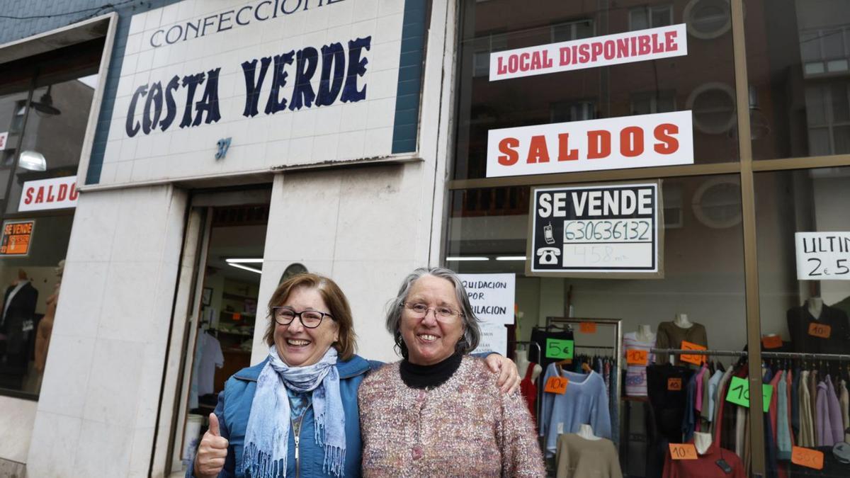 Gijón dice adiós a otros de sus históricas tiendas de ropa de la zona oeste por jubilación: "Lo vamos a vivir con mucha pena"