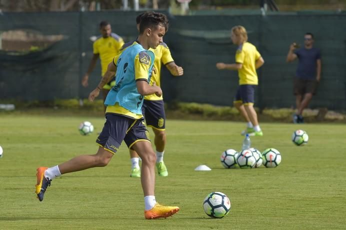 Entrenamiento de la UD en el campo de futbol del ...