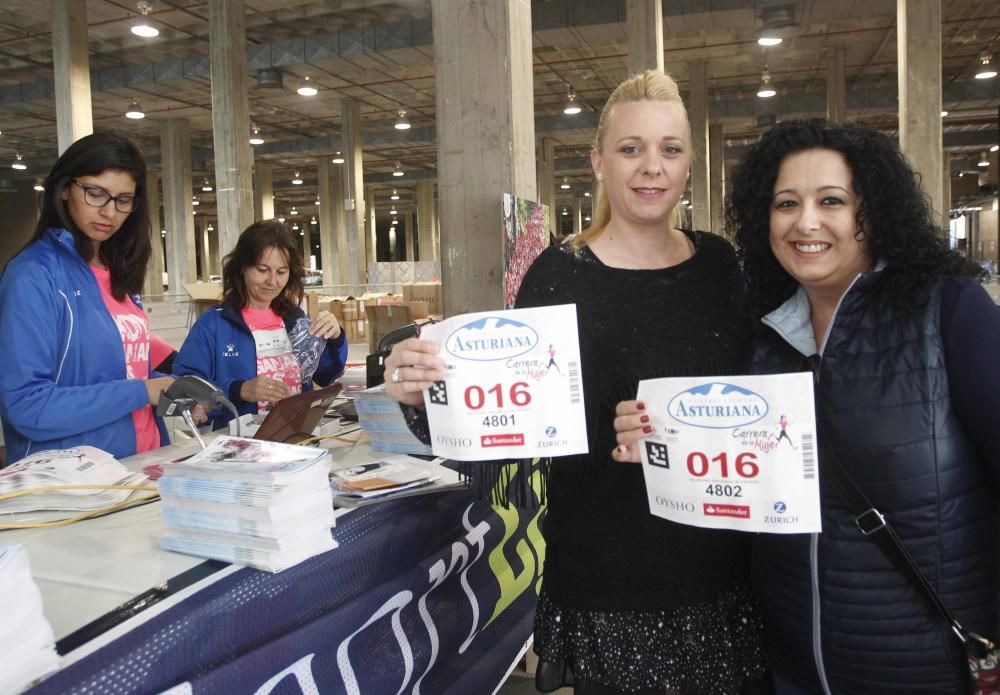 Recogida de dorsales de la Carrera de la Mujer