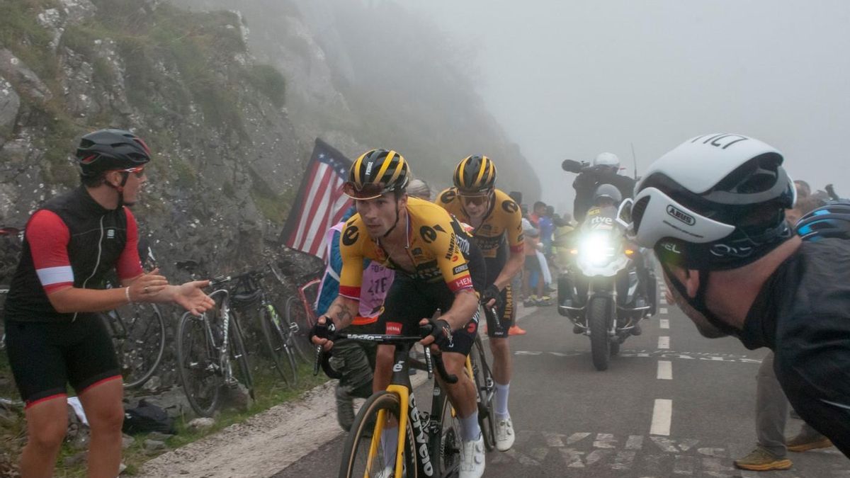 Roglic y Vingegaard en la subida al Angliru de 2023.