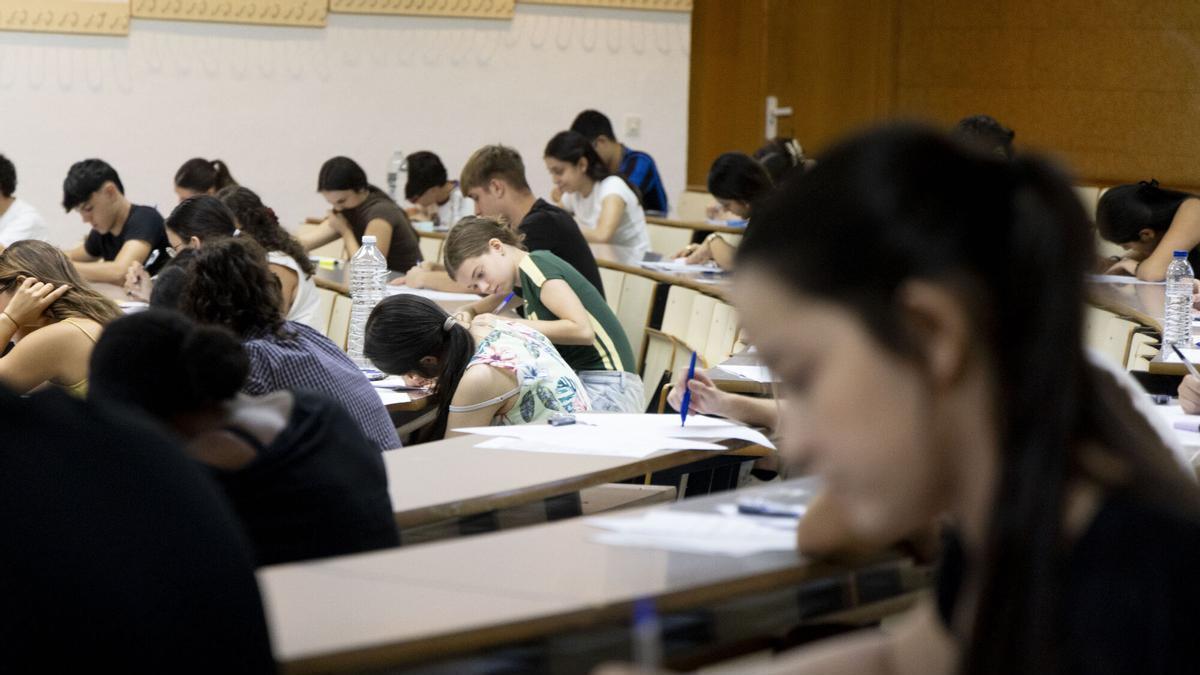 La US amplía su catálogo de posgrado con nuevos másteres internacionales, dobles titulaciones y programas conjuntos para 2026/27.