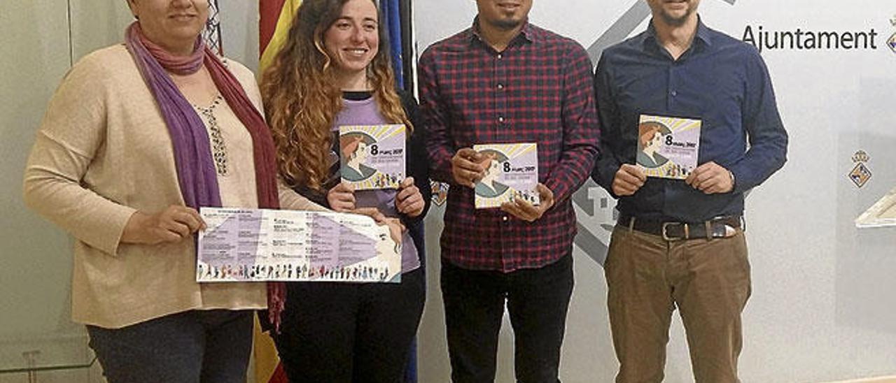 Tres concejales en la presentación del Día de la Mujer.