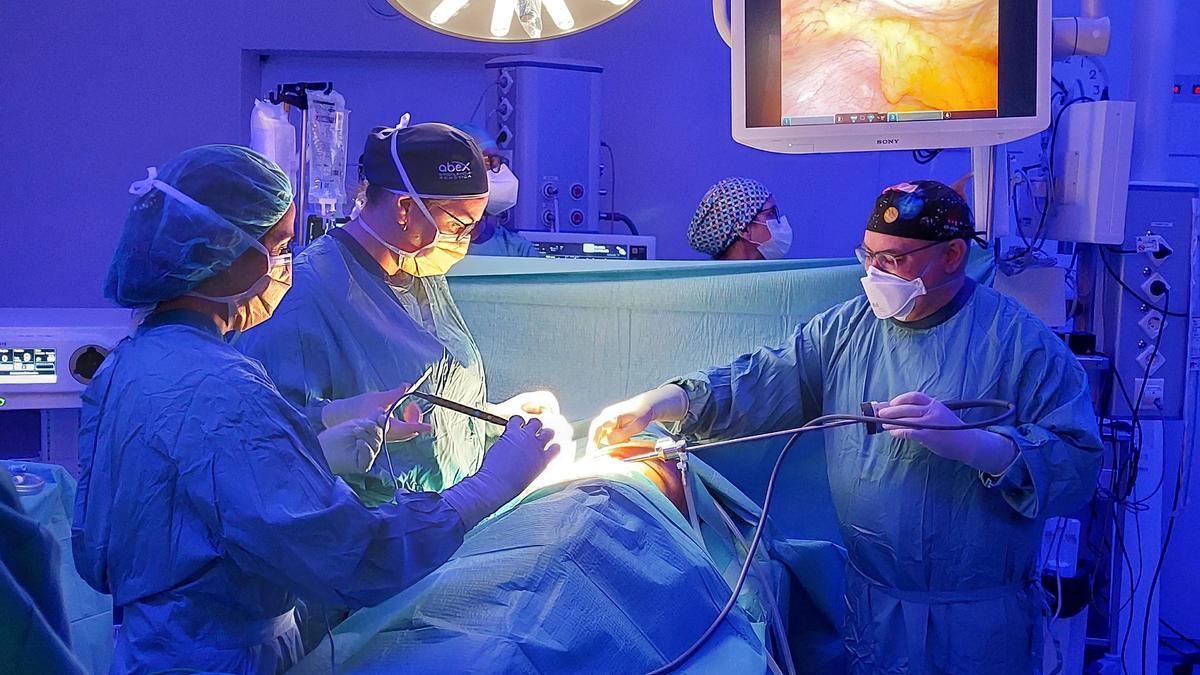 Una intervención quirúrgica en el Hospital de Sant Pau.