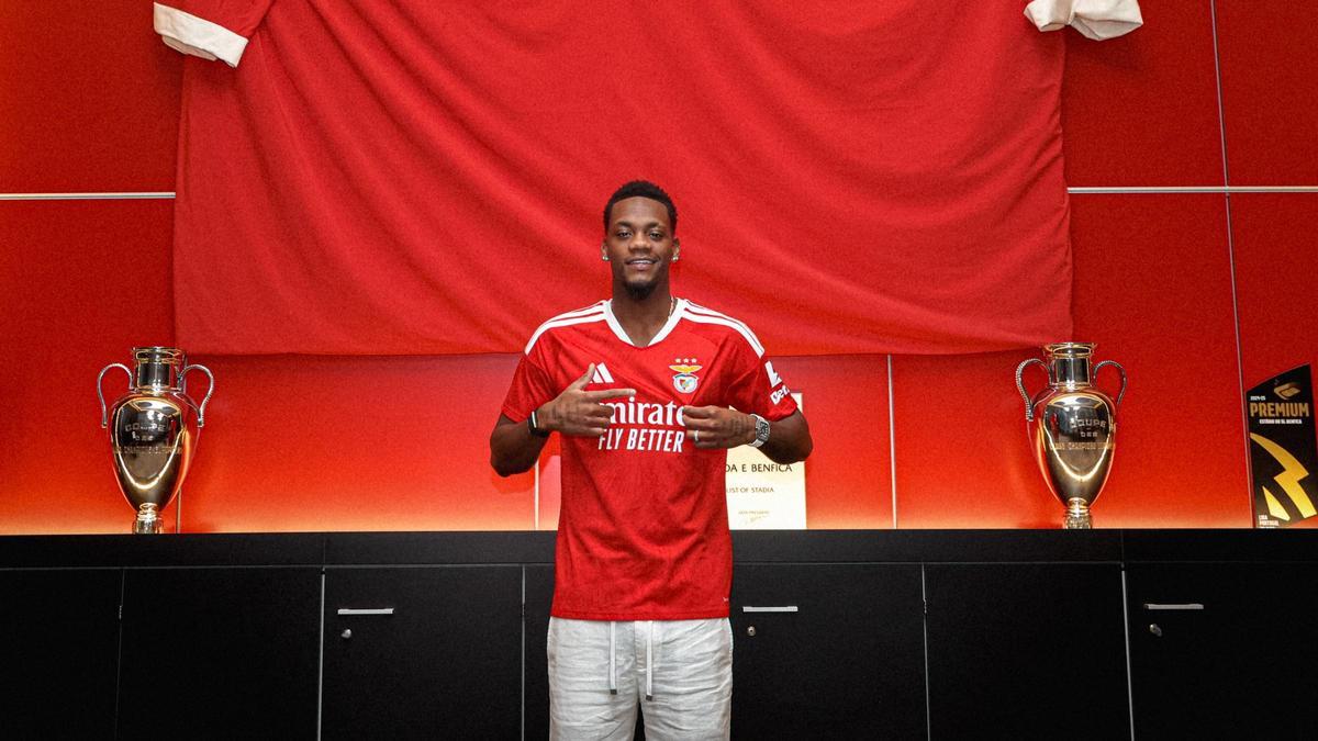 Jhon Durán, en su presentación como nuevo jugador del Benfica