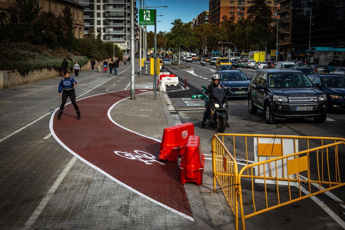 Modificación del carril bici a la altura del número 165 de la Gran Via de les Corts Catalanes, en Barcelona