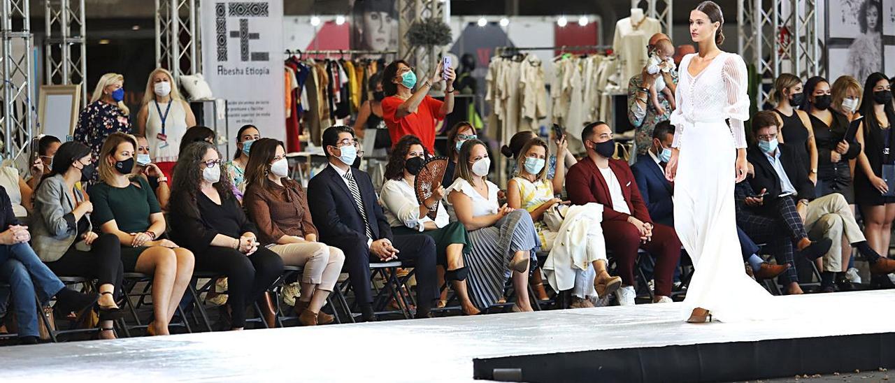 Un desfile en la jornada inaugural de Tenerife Moda.