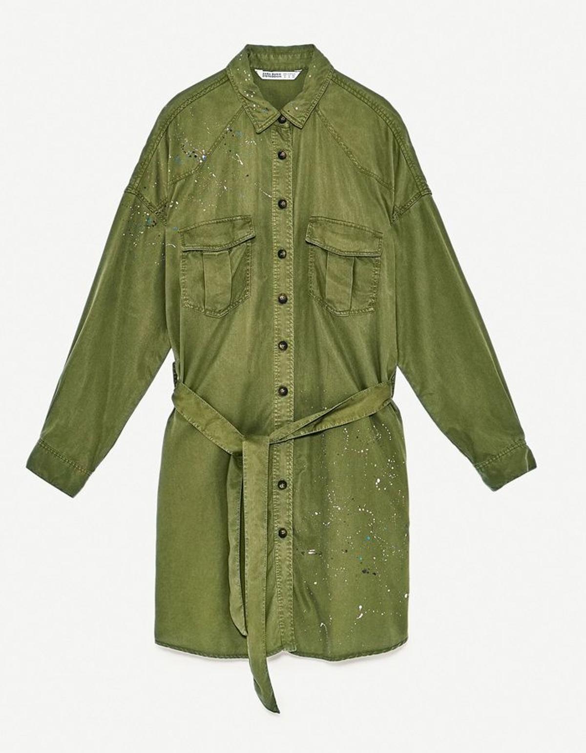Vestidos camiseros de Zara en rebajas: verde militar