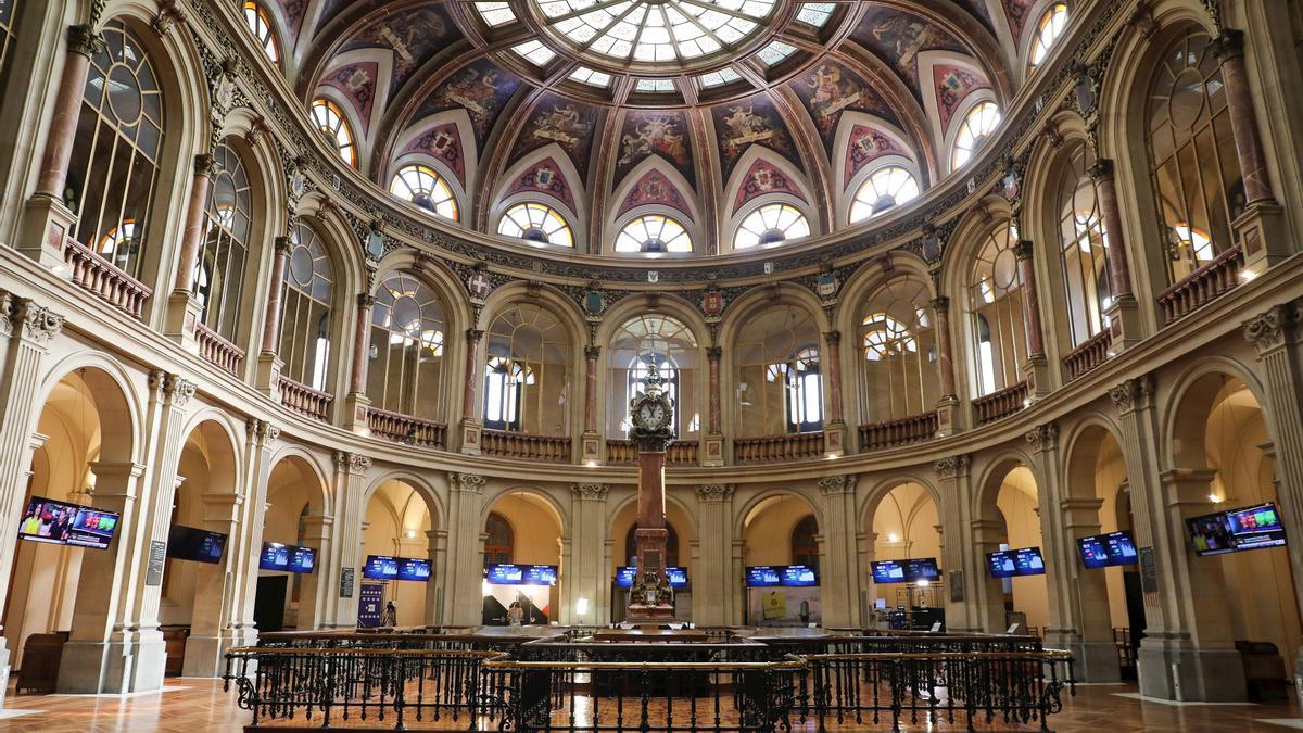 Interior del Palacio de la Bolsa, en Madrid (España).