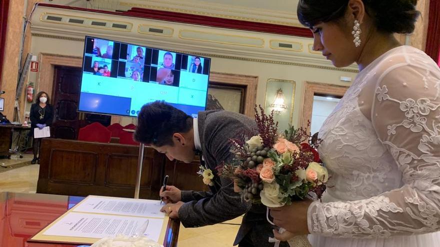 Bodas civiles sin invitados y por videoconferencia en Murcia