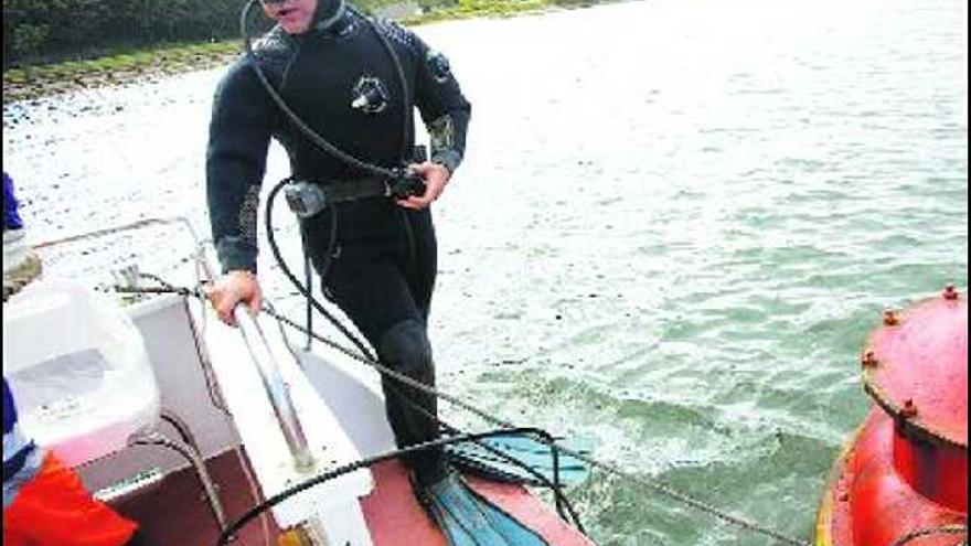 José Manuel Domínguez, a punto de meterse en el agua.