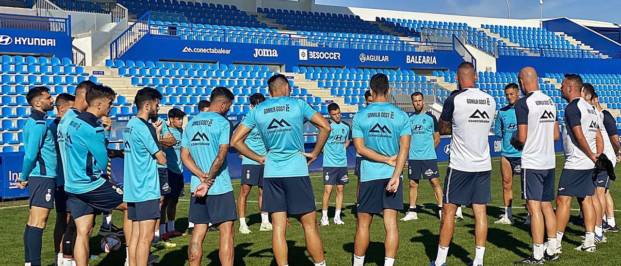 El Atlético Baleares entrenó ayer tras empatar el domingo ante el Linares Deportivo. | ATB