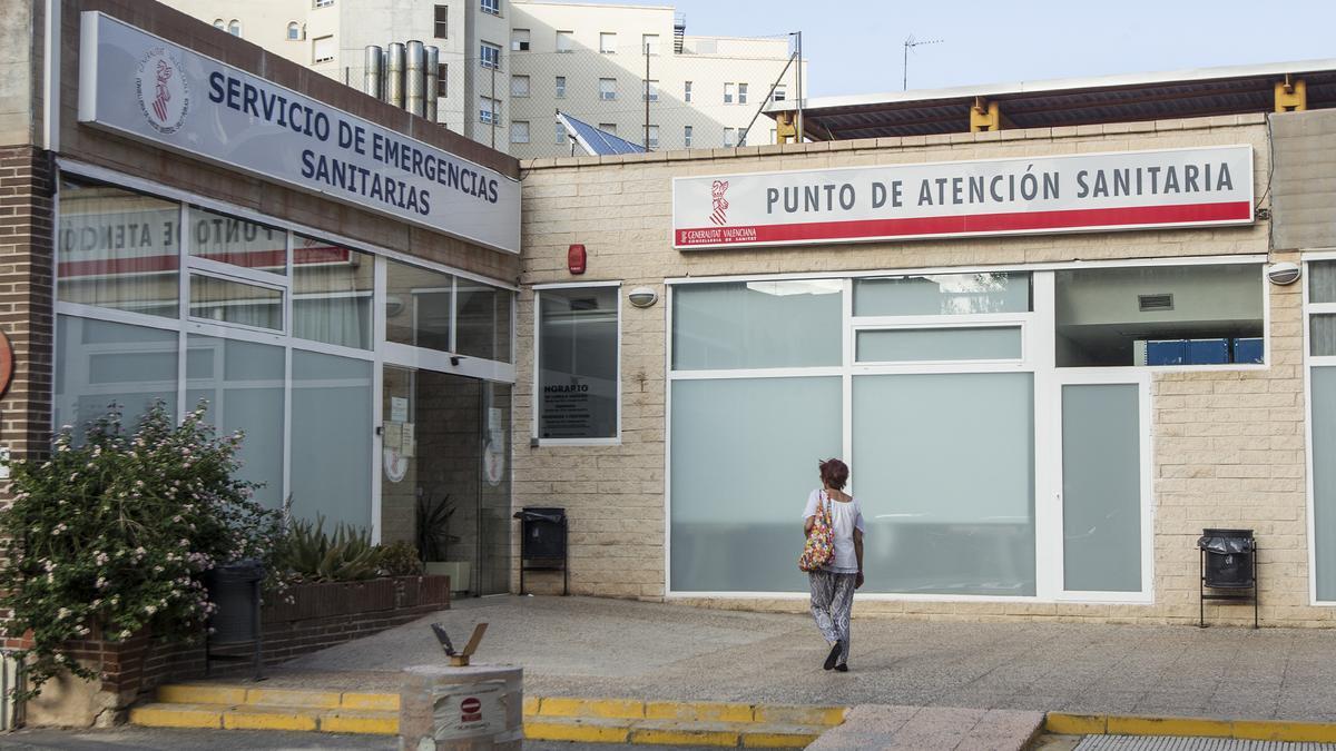 Acceso exterior al PAS de la calle Aaiun, en Alicante