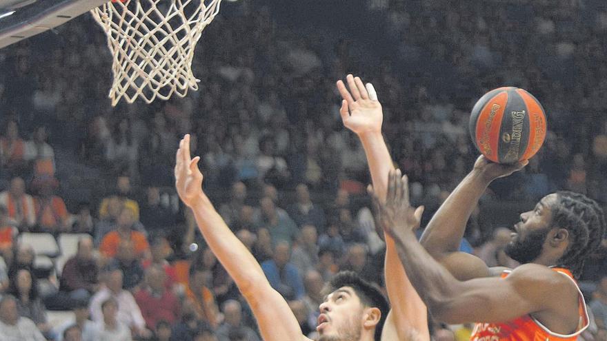 Semi Ojeleye, máximo anotador taronja en el partido ante el Lenovo Tenerife.