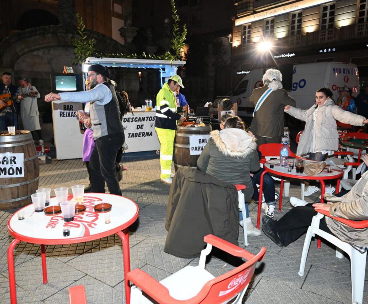 Diferentes momentos de la Mostra da Parodia de la noche del viernes.   | FOTOS: R. VÁZQUEZ