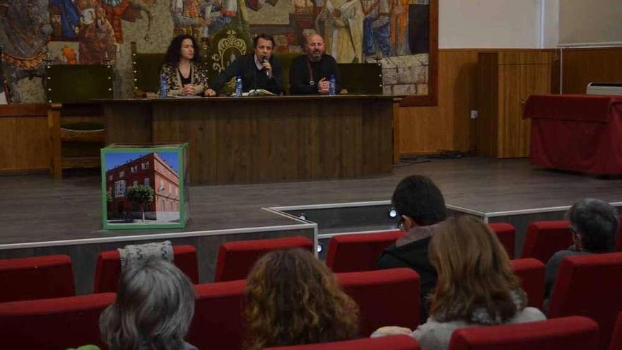 La presentación a responsables de los centros benaventanos se hizo en la Casa de Cultura.