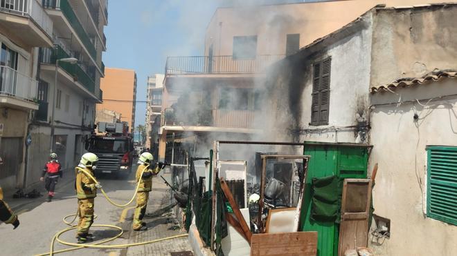 Una okupa de una casa de s'Arenal de Llucmajor provoca un incendio y resulta intoxicada