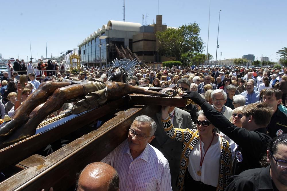 El Cristo del Grao recorre las calles de Poblats Marítims