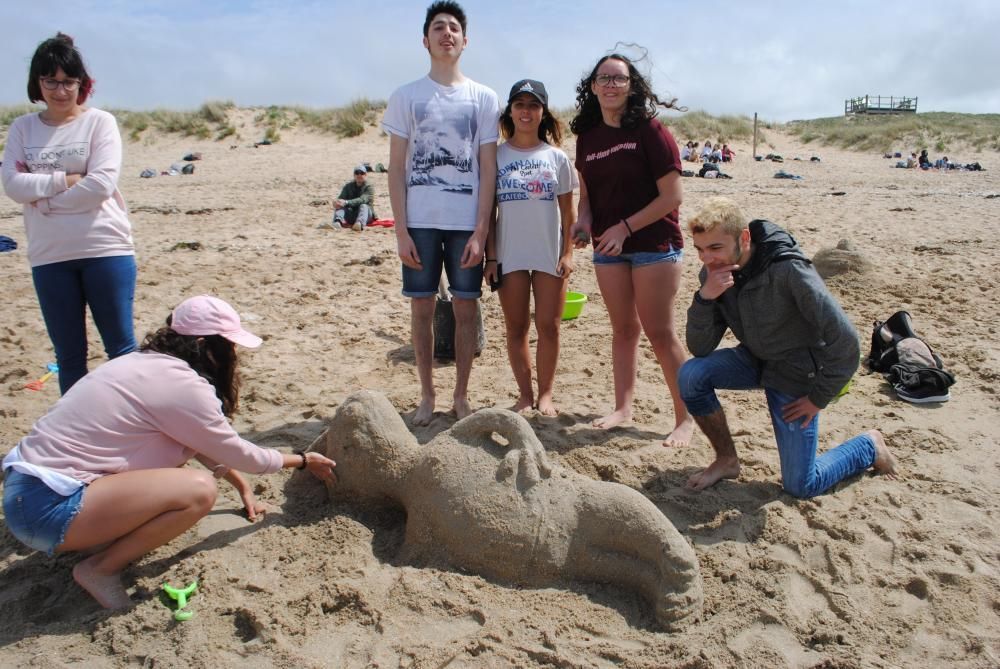 Esculturas de arena en la playa de A Lanzada