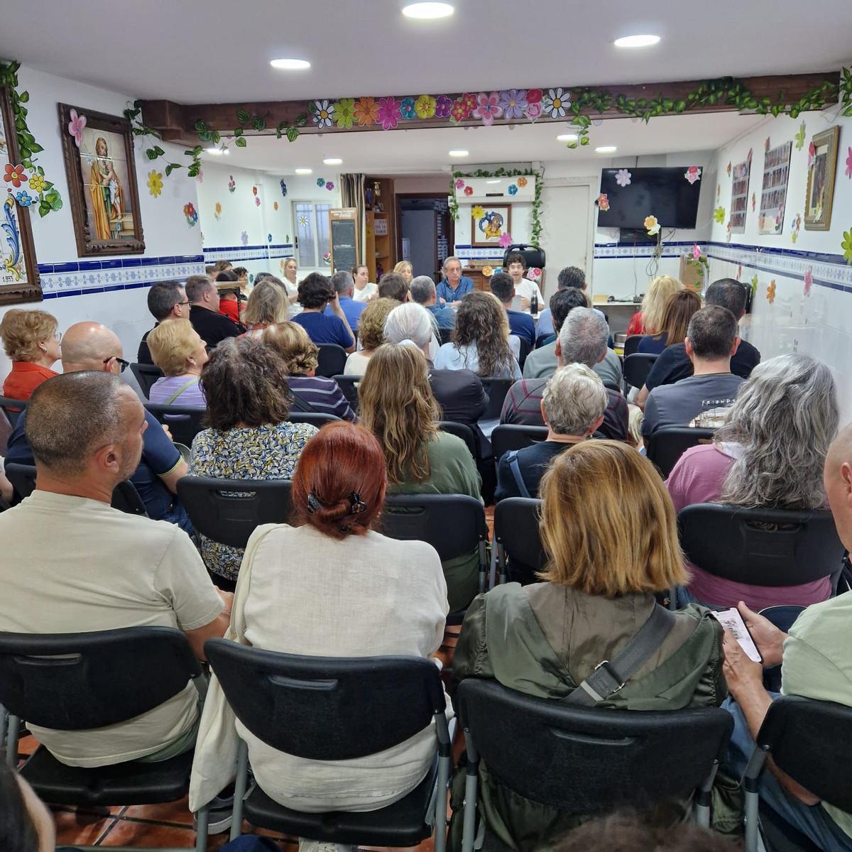 Multitudinaria asamblea vecinal de la Roqueta