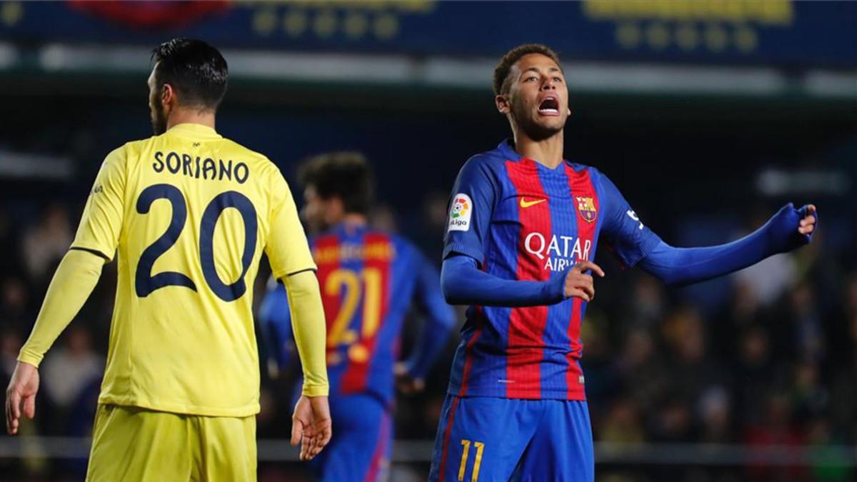 Neymar, lamentándose por una oportunidad fallada ante el Villarreal
