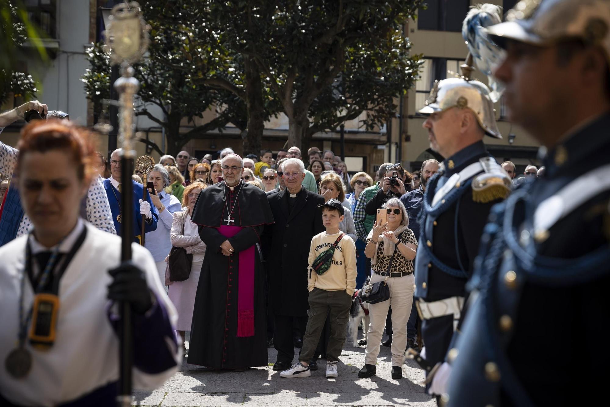 Oviedo despide a lo grande la Semana Santa: mira las fotos de la procesión del Resucitado