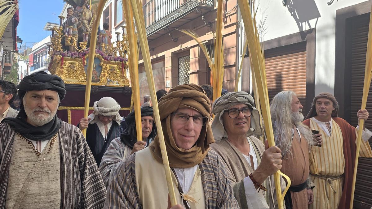 Participantes en una de las procesiones de Montoro este Domingo de Ramos.