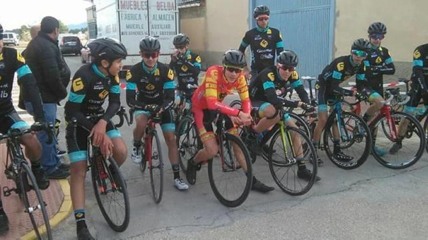 Los cadetes, antes de disputar la prueba de Beneixama.