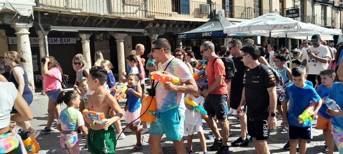 La concentración de peñas y la mojada dan inicio a las Fiestas de San Agutín en Toro La concentración de peñas y la mojada dan inicio a las Fiestas de San Agutín en Toro