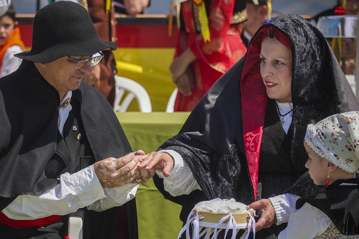 En imágenes: Así es la boda vaqueira que cada último domingo de julio llena la braña de Aristébano