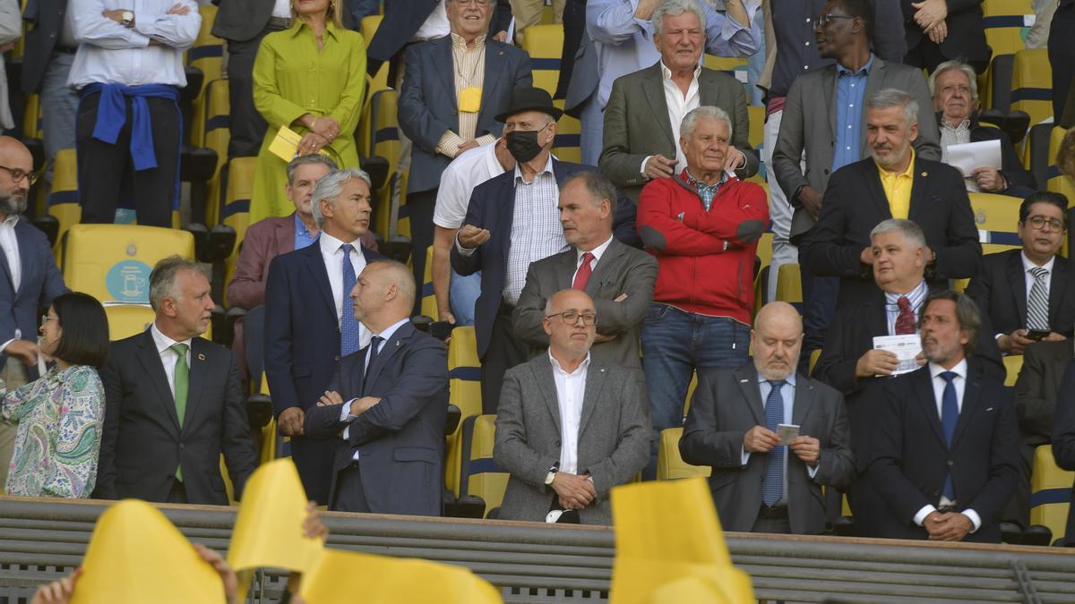 El presidente del Cabildo de Tenerife, Pedro Martín, en el partido contra la UD Las Palmas.