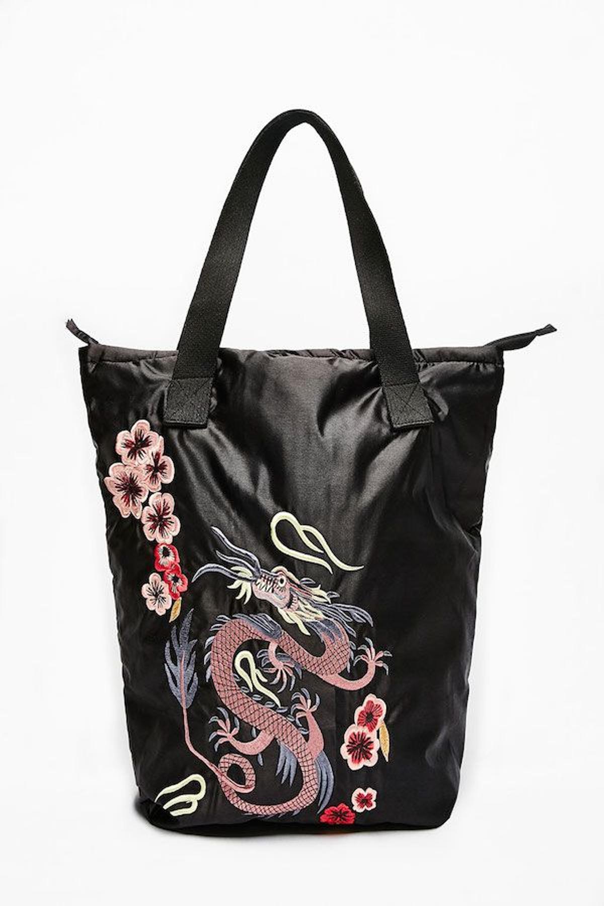 Animales en la pasarela: 'Shopping bag', de Bershka, 22,99 euros